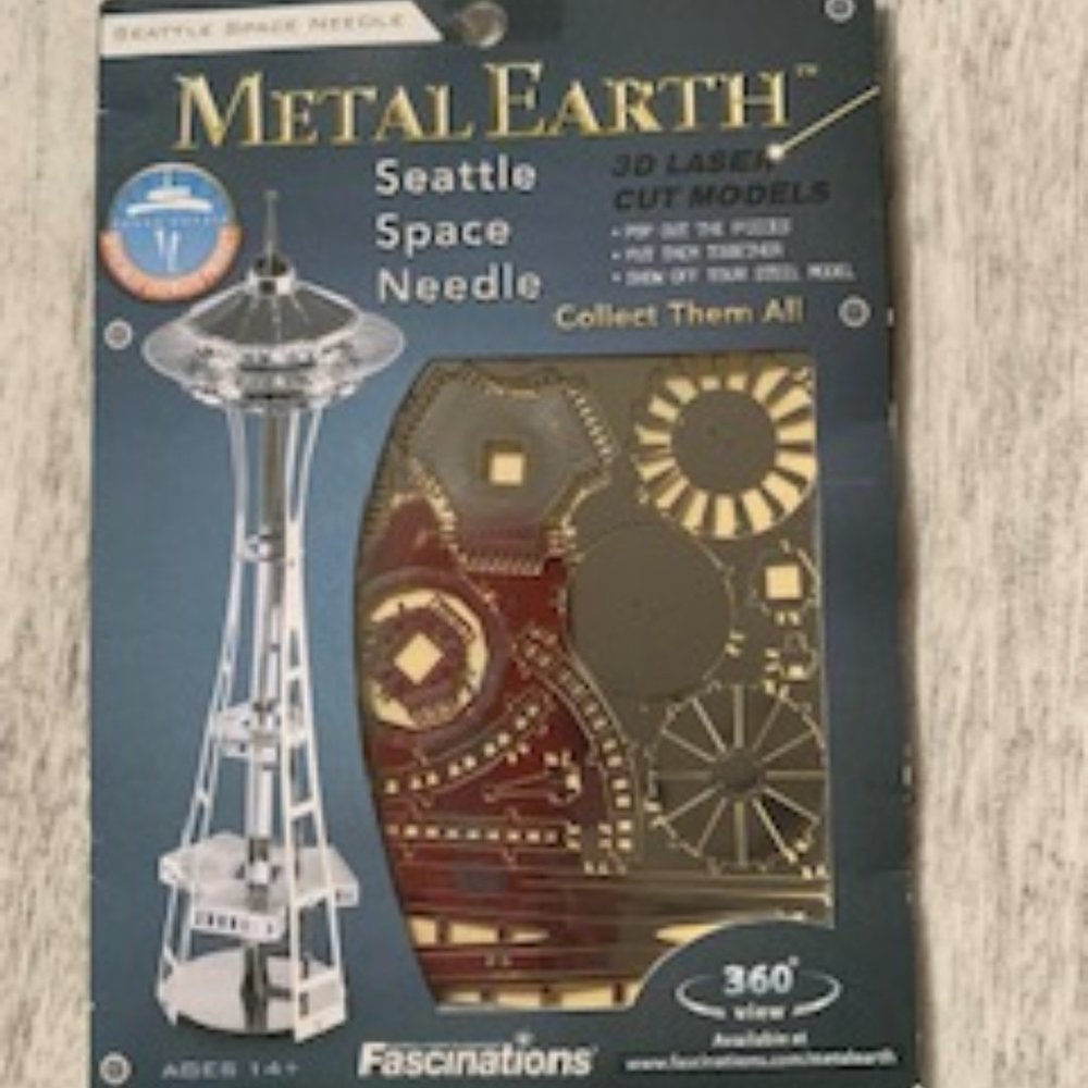Game-Metal-360 degree Seattle Space Needle- Assembled size 5.07" x 1.17" x 1.17